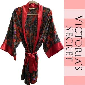Vintage 1980s Victoria’s Secret Gold Tag Floral Robe